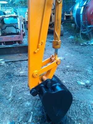 ขาย - รถขุด MITSUBISHI ขนาด PC 30 เครื่อง 3 สูบ มีลายหัวเจาะ หัวกระแทก หัว breaker ทำสีให้ พร้อมใช้งานครับ