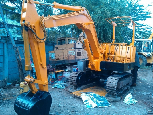 ขาย - รถขุด MITSUBISHI ขนาด PC 30 เครื่อง 3 สูบ มีลายหัวเจาะ หัวกระแทก หัว breaker ทำสีให้ พร้อมใช้งานครับ