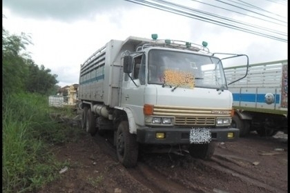 สิบล้อดั้ม ฮีโน่เครื่อง EM100