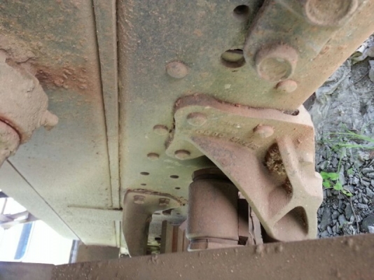 รถอีซูซุ  6  ล้อดั้ม NQR  150 แรงม้า. ปี 50  สนใจติดต่อ 081 - 6079515