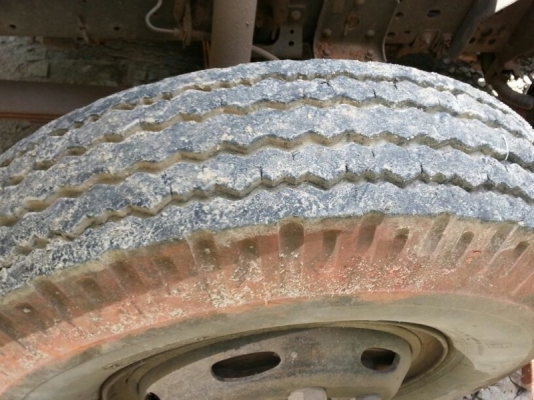 รถอีซูซุ  6  ล้อดั้ม NQR  150 แรงม้า. ปี 50  สนใจติดต่อ 081 - 6079515