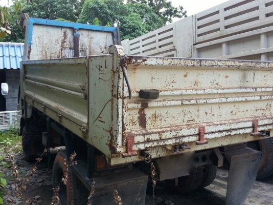 รถอีซูซุ  6  ล้อดั้ม NQR  150 แรงม้า. ปี 50  สนใจติดต่อ 081 - 6079515