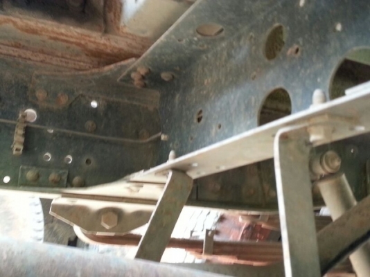 รถอีซูซุ  6  ล้อดั้ม NQR  150 แรงม้า. ปี 50  สนใจติดต่อ 081 - 6079515