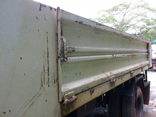 รถอีซูซุ  6  ล้อดั้ม NQR  150 แรงม้า. ปี 50  สนใจติดต่อ 081 - 6079515