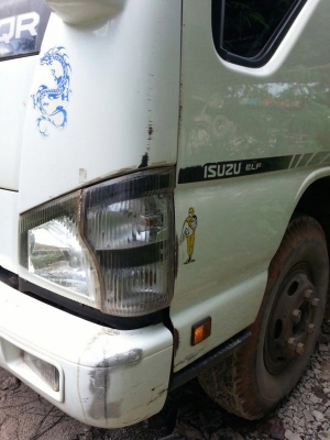รถอีซูซุ  6  ล้อดั้ม NQR  150 แรงม้า. ปี 50  สนใจติดต่อ 081 - 6079515