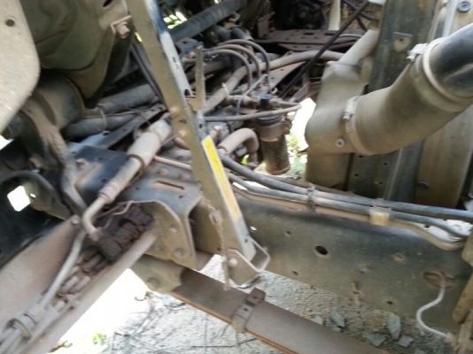 รถอีซูซุ  6  ล้อดั้ม NQR  150 แรงม้า. ปี 50  สนใจติดต่อ 081 - 6079515