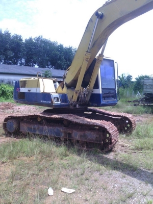 รถแบคโฮ KOMATSU  /  PC 200 - 5  สนใจติดต่อ 081 - 6079515