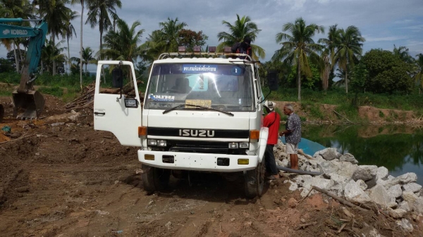 ขายรถบรรทุก 10 ล้อน้ำ ISUZU ROCKY 195 แรงม้า เกียร์ฟูลเลอร์ เบรคทิฟฟี่ พวงมาลัยเพาเวอร์ มีที่ดูดจ่ายน้ำในตัว ปั๊มใหม่ 2 เพลา ราคา 750000