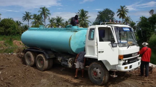ขายรถบรรทุก 10 ล้อน้ำ ISUZU ROCKY 195 แรงม้า เกียร์ฟูลเลอร์ เบรคทิฟฟี่ พวงมาลัยเพาเวอร์ มีที่ดูดจ่ายน้ำในตัว ปั๊มใหม่ 2 เพลา ราคา 750000