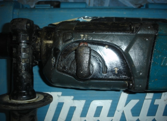 ขายสว่านโรตารี่ 3 ระบบ Makita รุ่น HR 2470 F (780w.)