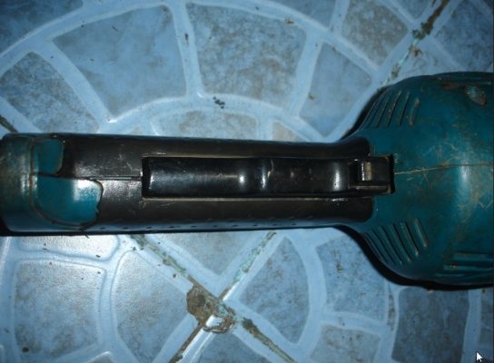 ขายเครื่องเจียร์ไฟฟ้า 7 นิ้ว 2200 วัตต์ Makita รุ่น GA7020