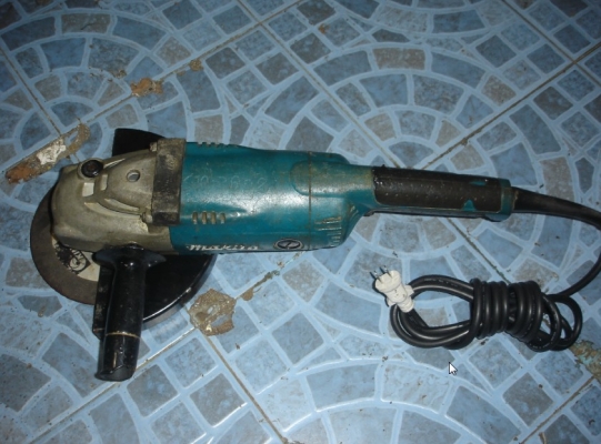 ขายเครื่องเจียร์ไฟฟ้า 7 นิ้ว 2200 วัตต์ Makita รุ่น GA7020