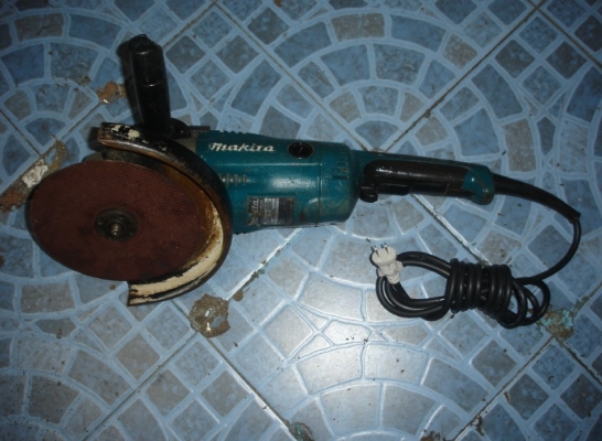 ขายเครื่องเจียร์ไฟฟ้า 7 นิ้ว 2200 วัตต์ Makita รุ่น GA7020