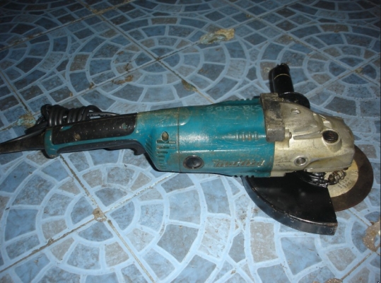 ขายเครื่องเจียร์ไฟฟ้า 7 นิ้ว 2200 วัตต์ Makita รุ่น GA7020