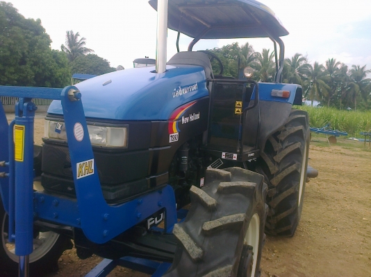 ขาย รถไถFORD NEWHOLLAND  รุ่นTS 90  กรองใหญ่ ใช้งาน2500ช.ม พร้อม ทะเบียน  สนใจ0810076640