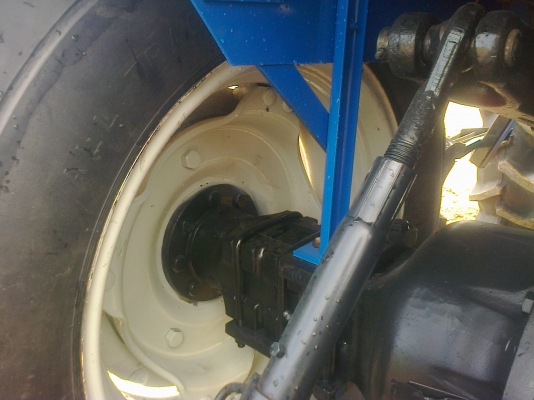 ขาย รถไถFORD NEWHOLLAND  รุ่นTS 90  กรองใหญ่ ใช้งาน2500ช.ม พร้อม ทะเบียน  สนใจ0810076640