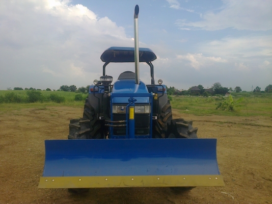ขาย รถไถFORD NEWHOLLAND  รุ่นTS 90  กรองใหญ่ ใช้งาน2500ช.ม พร้อม ทะเบียน  สนใจ0810076640