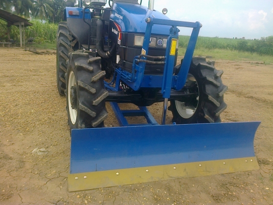 ขาย รถไถFORD NEWHOLLAND  รุ่นTS 90  กรองใหญ่ ใช้งาน2500ช.ม พร้อม ทะเบียน  สนใจ0810076640
