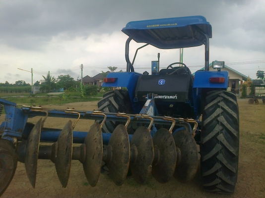ขาย รถไถFORD NEWHOLLAND  รุ่นTS 90  กรองใหญ่ ใช้งาน2500ช.ม พร้อม ทะเบียน  สนใจ0810076640