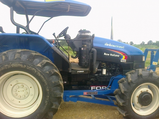 ขาย รถไถFORD NEWHOLLAND  รุ่นTS 90  กรองใหญ่ ใช้งาน2500ช.ม พร้อม ทะเบียน  สนใจ0810076640