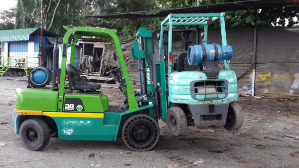 ขายรถยก2ตัน.เสา3ท่อน4.6เมตร.เข้าตู้