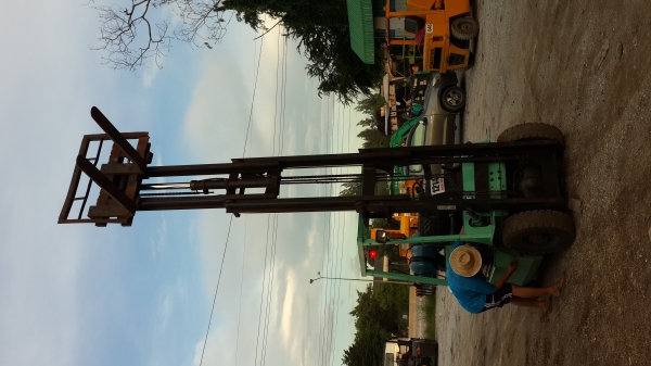 ขายรถยก2ตัน.เสา3ท่อน4.6เมตร.เข้าตู้