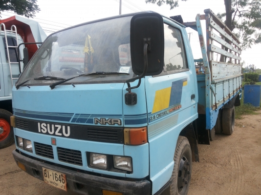 isuzu 6 ล้อ NKR รถพร้อมใช้งาน