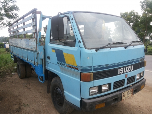 isuzu 6 ล้อ NKR รถพร้อมใช้งาน