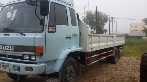 IZUZU 195 ห้าง หกล้อ ยาว7.2  ปี39 สวยเดิม ค.แน่นๆ รถห้าง