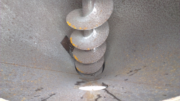 Sell> ขายไซโล ผสมอาหารสัตร์ ของใหม่เก่าเก็บ ไม่ต้องฝังดินครับ ของอิตาลี น่าจะใช้ดีครับ