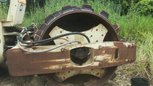 ขายด่วนครับ รถบด SD-100 D สั่นสะเทือน พร้อมใช้งานเลยครับ ขายด่วนครับ รถบด SD-100 D สั่นสะเทือน พร้อมใช้งานเลยครับ