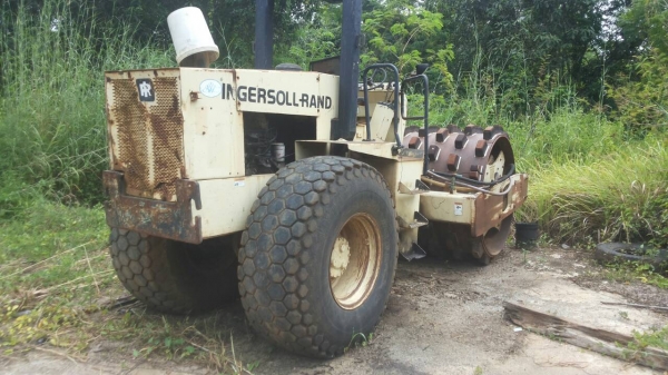 ขายด่วนครับ รถบด SD-100 D สั่นสะเทือน พร้อมใช้งานเลยครับ ขายด่วนครับ รถบด SD-100 D สั่นสะเทือน พร้อมใช้งานเลยครับ