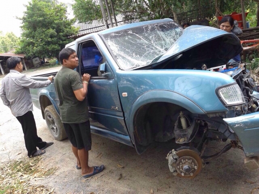 อีซุซุดราก้อนอาย เครื่อง2500 SLX ปี02 โอนลอยหรือเเยกอะไหลทุกส่วน