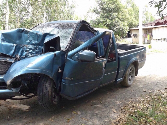 อีซุซุดราก้อนอาย เครื่อง2500 SLX ปี02 โอนลอยหรือเเยกอะไหลทุกส่วน