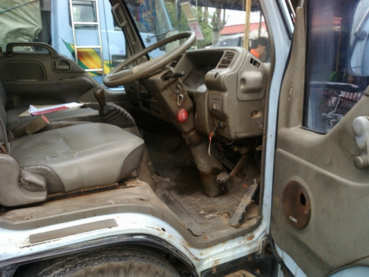 ต้องการขาย 4 ล้อ ห้างแท้ ปี 42 สภาพสวย เครื่องดี คลัชชีสวย ยางเต็ม ราคาเบาสภาพพร้อมใช้