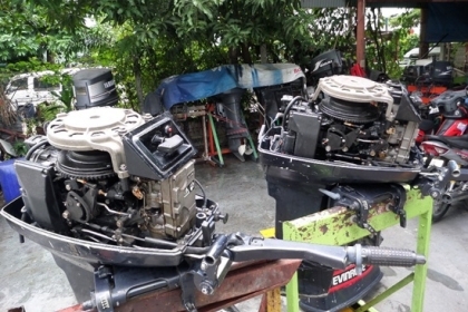 ขาย เครื่องเรือ EVINRUDE 40 แรง 2 ตัว 55000 ติดเครื่องได้ 1 ตัว อีกตัวไม่ติดอะไหล่ครบ เครื่องยังไม่เคยรื้อ