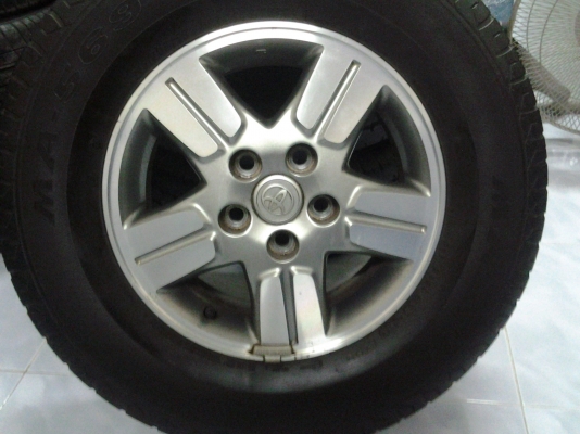 ขายแม็กซ์VIGO พร้อมยาง MAXXIS 215/70/15 ปี12 สวยๆ ดอกเต็มๆครับ