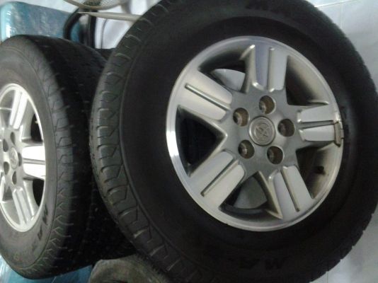 ขายแม็กซ์VIGO พร้อมยาง MAXXIS 215/70/15 ปี12 สวยๆ ดอกเต็มๆครับ