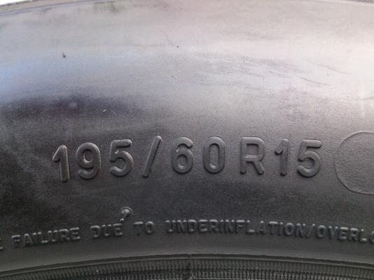 ขายยาง MICHELIN 195/60R15 ยางสัปดาห์ที่24ปี12 ดอกเต็มนิ่มลึกเท่ากันไม่กินข้าง (สภาพยาง90\%) จำนวน 1 ชุด