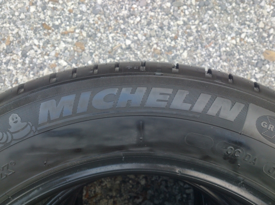 ขายยาง MICHELIN 195/60R15 ยางสัปดาห์ที่24ปี12 ดอกเต็มนิ่มลึกเท่ากันไม่กินข้าง (สภาพยาง90\%) จำนวน 1 ชุด