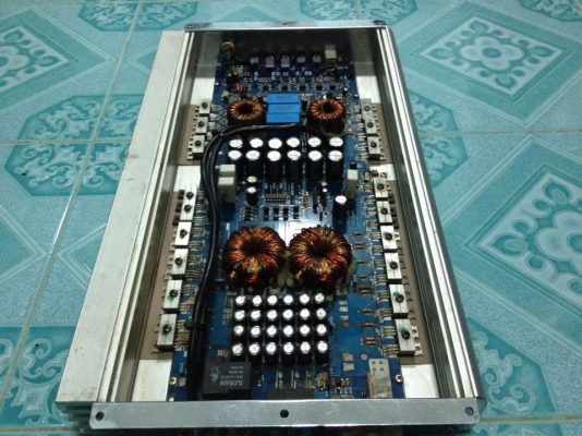 แอมป์คลาสดี บอสวิค1500w มือสองใช้งานปกติ ฝาหลังไม่มี ขับซับ10-12นิ้วหล่อได้ ขาย 4250 บาท