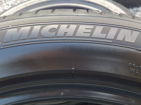 ขายยาง MICHELIN PRIMACY 225/50R17 ยางสัปดาห์ที่35ปี13 ดอกเต็มนิ่มลึกเท่ากันไม่แตกลายไม่ร้าวไม่กินข้าง (สภาพยาง95\%) จำนวน 1 ชุด