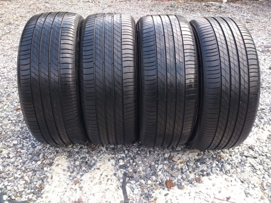 ขายยาง MICHELIN PRIMACY 225/50R17 ยางสัปดาห์ที่35ปี13 ดอกเต็มนิ่มลึกเท่ากันไม่แตกลายไม่ร้าวไม่กินข้าง (สภาพยาง95\%) จำนวน 1 ชุด