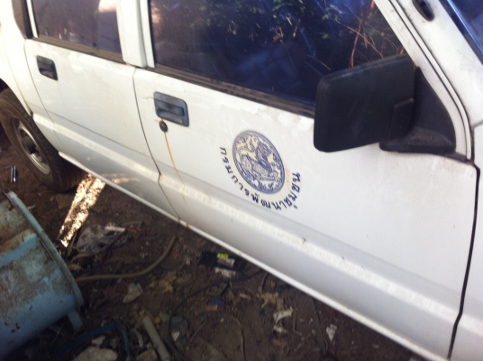 รถยนต์4ประตู มิตซูบิชิ  L200 ปี 39 เปลี่ยนเครื่องยนต์มาใหม่ หน่วยงานเดิมเลิกใช้