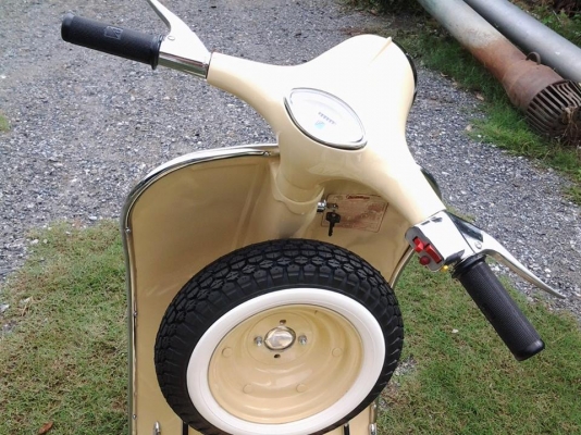 ขาย vespa 64 อินเดีย no book รถอยู่ชัยนาท สภาพlสวยครับ เอกสารอินวอย เครืองผ่าใหม่ สีใหม่ อุปกรณ์ใหม่ ราคา 49500 บาท รถสวยพร้อมขี่กลับ สนใจติดต่อ 0826336557 โป้ง รับเทรินทุกรุ่นครับ