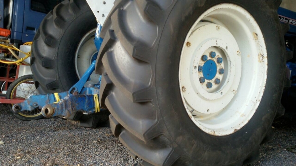 ขายด่วนรถไถFord6610+ดันหน้า+ผาน7