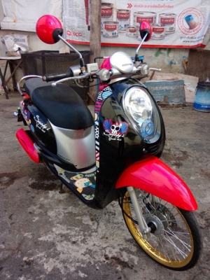 Scoopy-i สวยๆเครื่องเดิมสนิท แต่งสวยลงล้อมาอย่างเดียวครับ ราคาถูกครับ