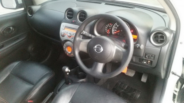 NISSAN MARCH ปี 2011 มือเดียวออกห้าง รถไม่เคยทำสี รถสวย ติดแก็ส LPG หัวฉีด ถังโดนัท เช็คศูนย์ตลอด มีบุ๊คเซอร์วิส รถขับดีมาก แอร์เย็น ล้อ MAX ภายในสวยสภาพใหม่ๆ สีสวย รถพร้อมใช้งาน ฟรีดาวน์ จัดไฟแนนได้