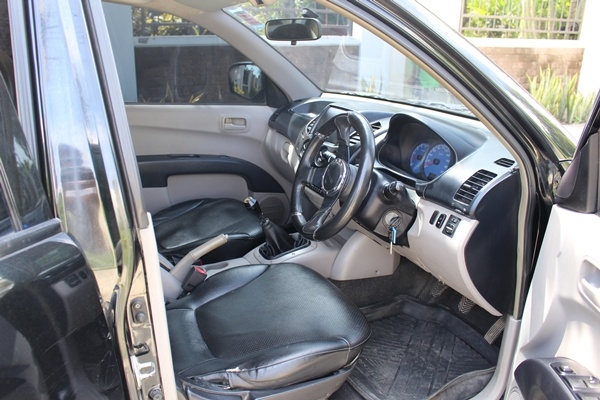 รถสวยพร้อมใช้ เอกสารครบพร้อมโอน เครื่องช่วงล่างดี แอร์เย็น วิ่งน้อย