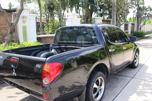 รถสวยพร้อมใช้ เอกสารครบพร้อมโอน เครื่องช่วงล่างดี แอร์เย็น วิ่งน้อย